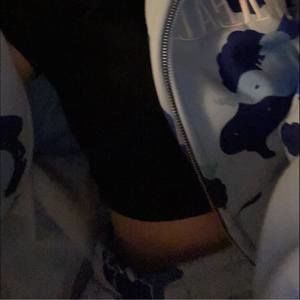 Meet your Posher, Iz